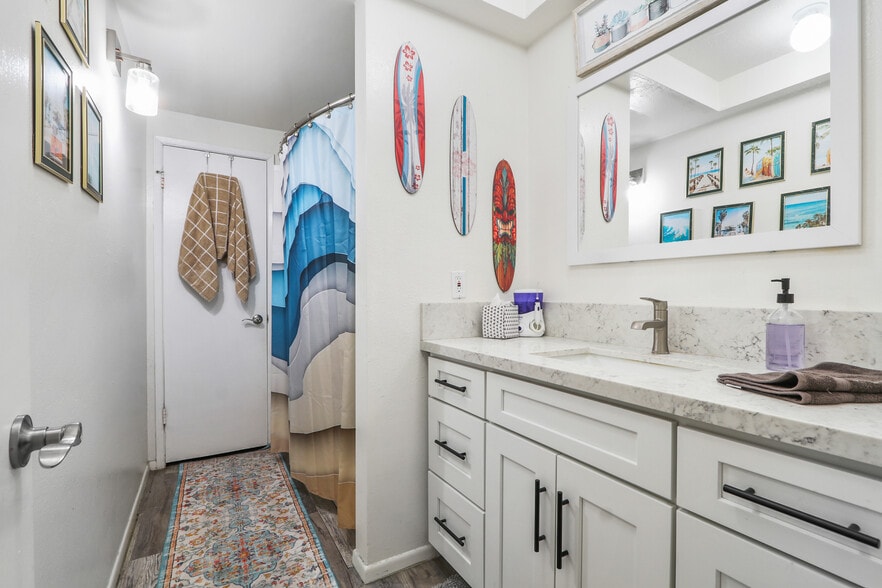 Building Photo - 1545 E 21st St