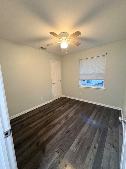 Building Photo - 710 McDivitt Dr