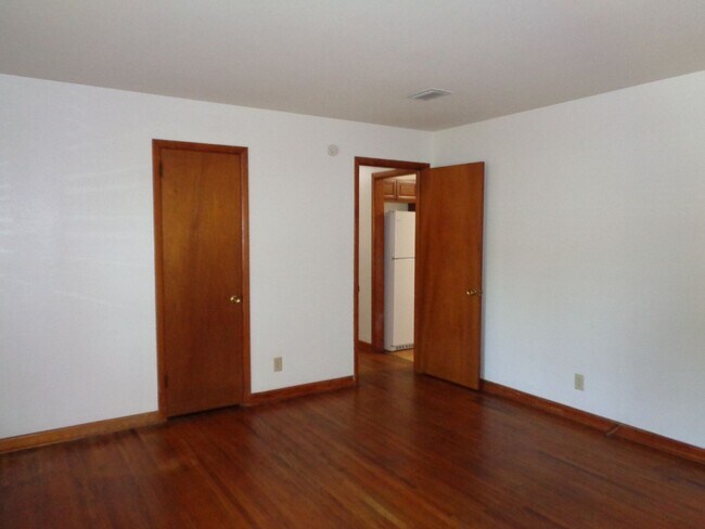 Building Photo - 6306 Romilly Dr