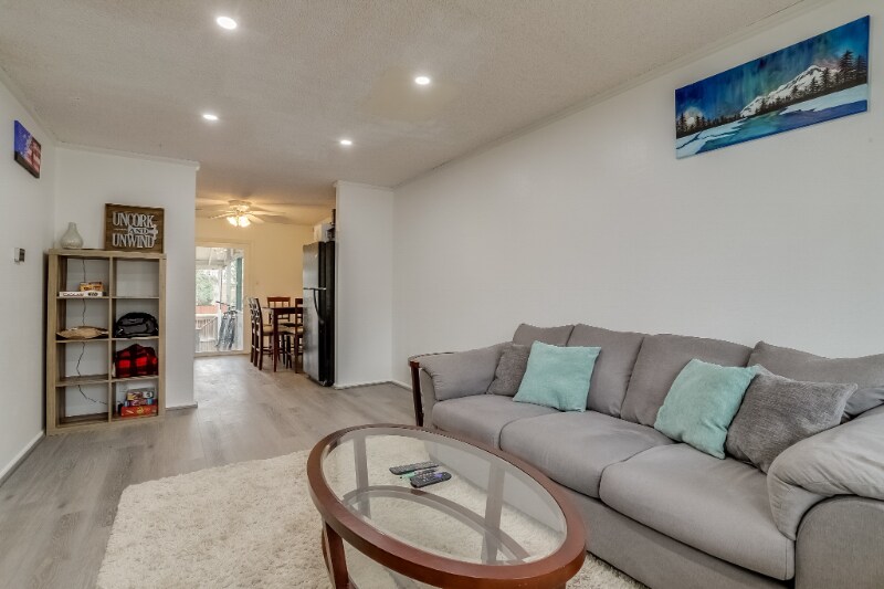 Building Photo - 11646 Lincoln St