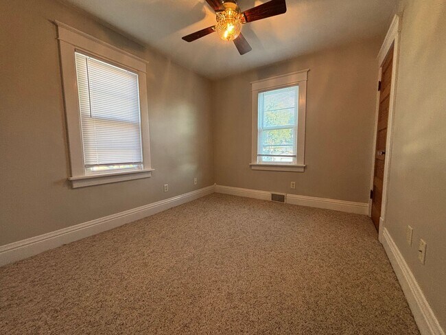 Building Photo - 317-319 18th Ave Moline, IL