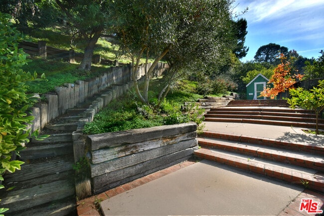 Building Photo - 2145 Linda Flora Dr