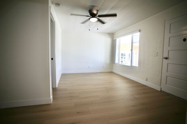 Building Photo - 3Br 2Ba Single Story Available Now!