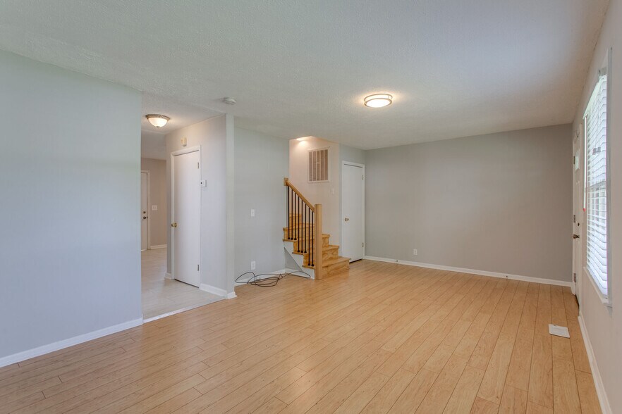 Building Photo - 637 Lischey Ave
