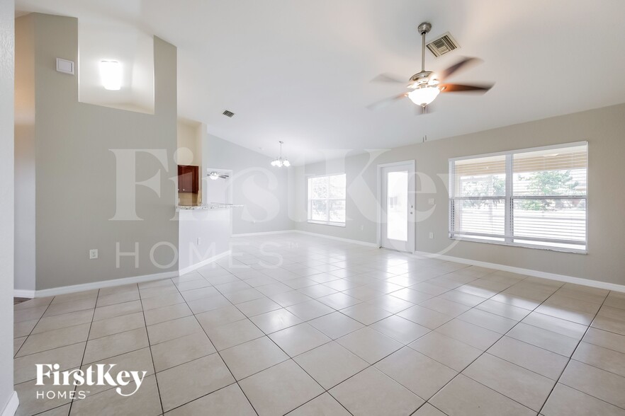 Building Photo - 414 Willowbrook Dr