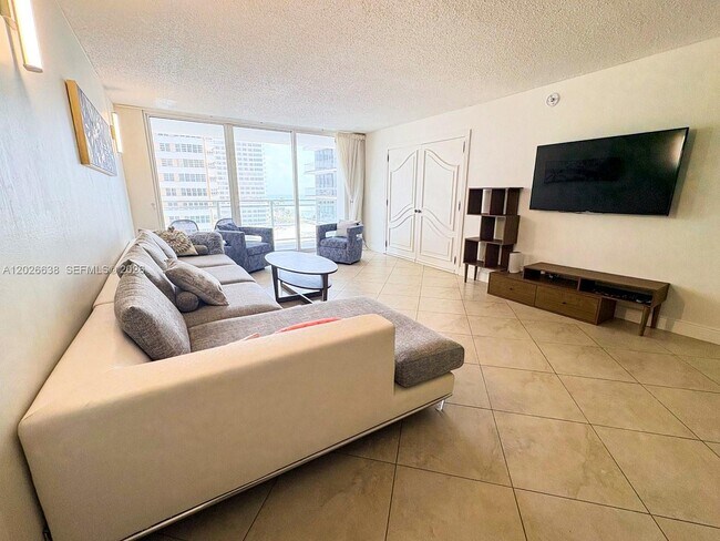 Building Photo - 2030 S Ocean Dr