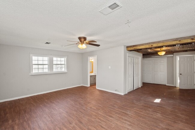 Building Photo - 6830 Hwy 35 Bypass