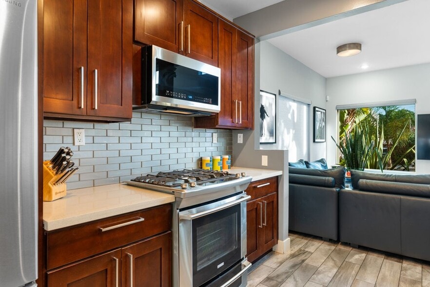 Building Photo - 1928 Howard Ave