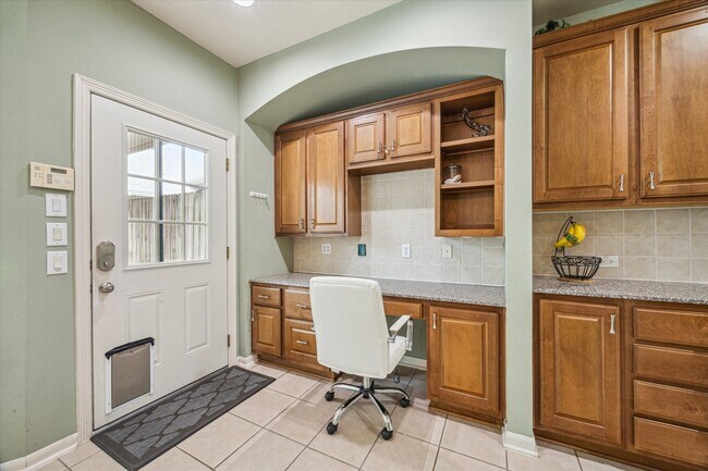 Building Photo - 2403 Clippers Square