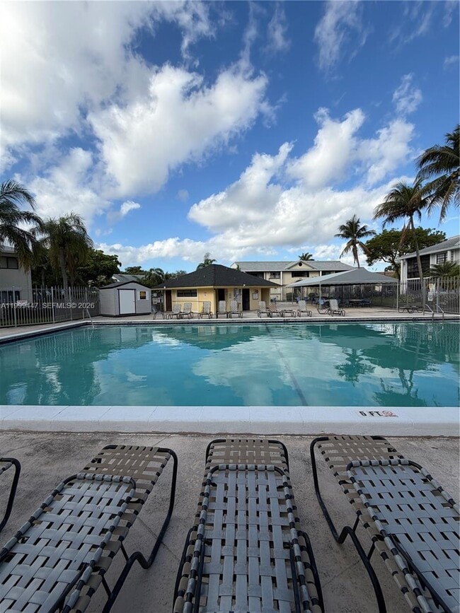 Building Photo - 823 NE 199th St