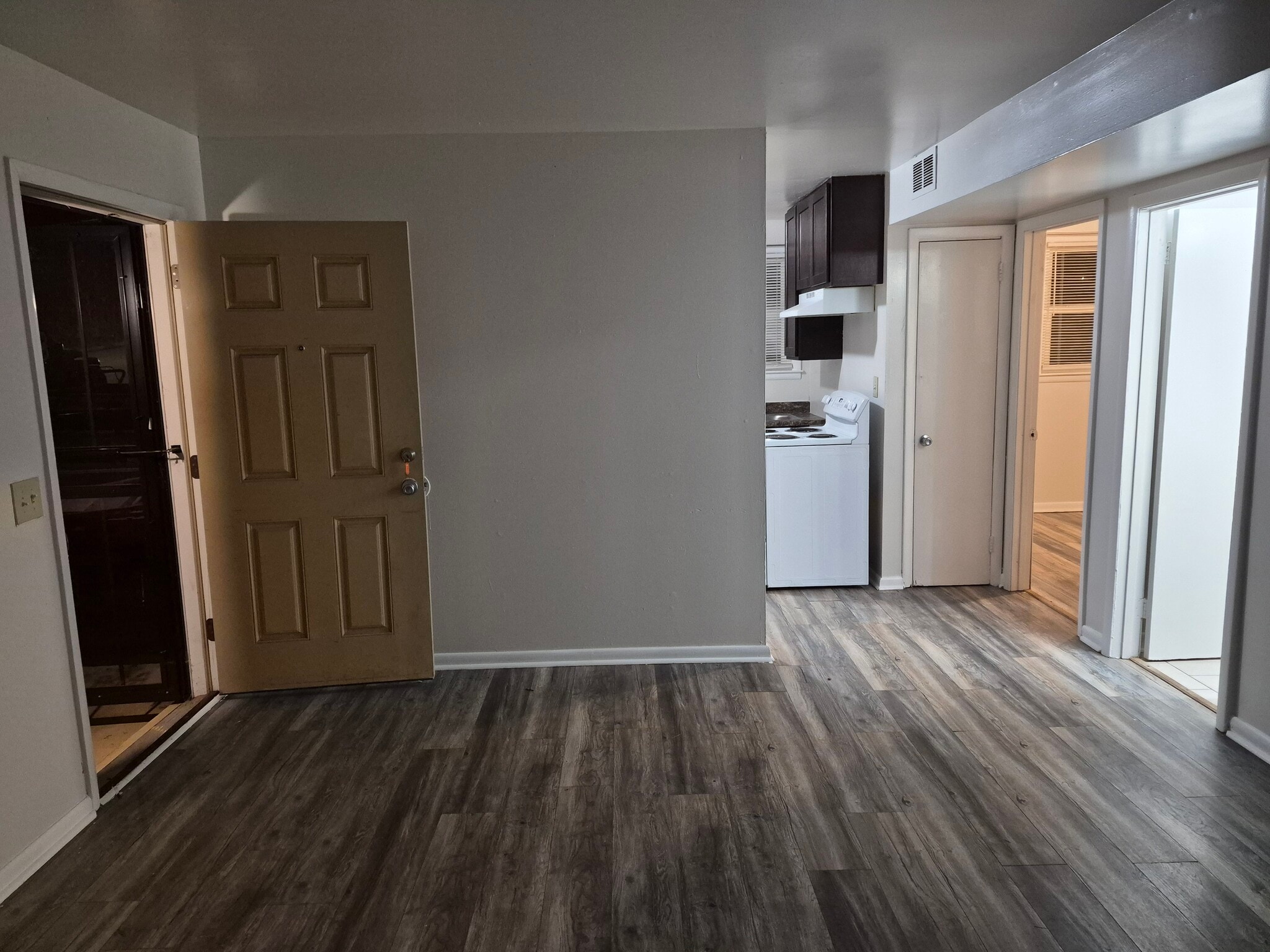 Building Photo - 1717 24th Ave N