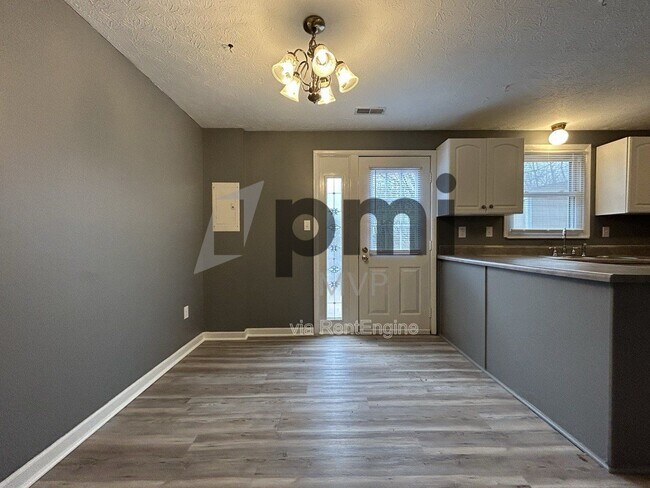 Building Photo - 7490 Stonetrail Way