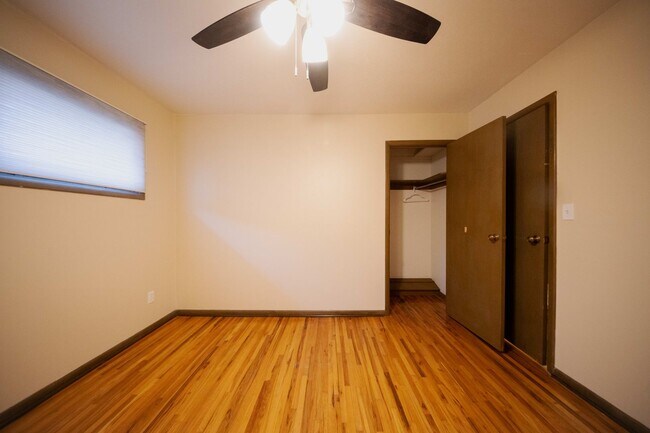 Building Photo - Mid-Century 3 Bedroom in Pine Valley Estates