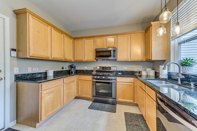 Building Photo - 2172 Sunrise Cir