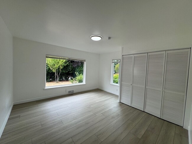 Building Photo - Newly renovated 4 bed 1 bath home in Burien