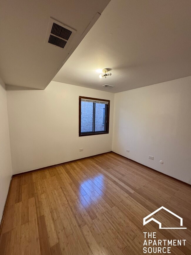 Building Photo - 7427 N Western Ave