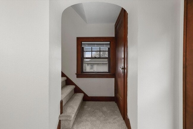 Building Photo - 446 W Capistrano Ave