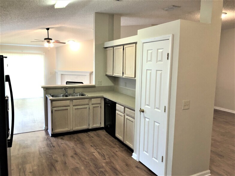 Building Photo - 1773 Dartmouth Dr