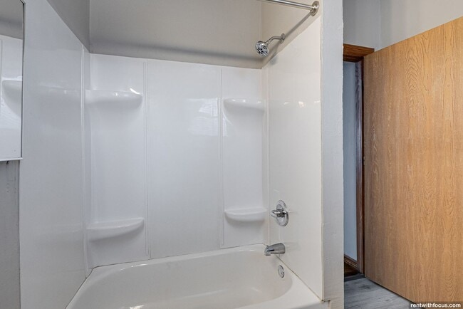 Building Photo - 618 N Ashland Ave