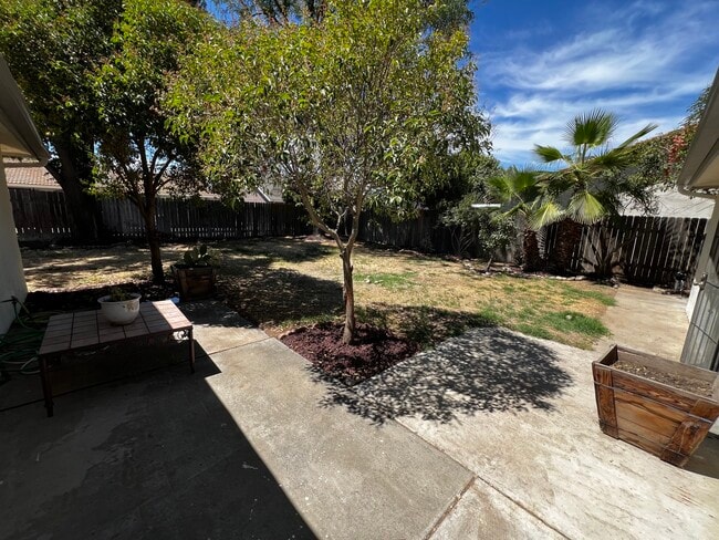 Building Photo - 27142 San Carlos Ave