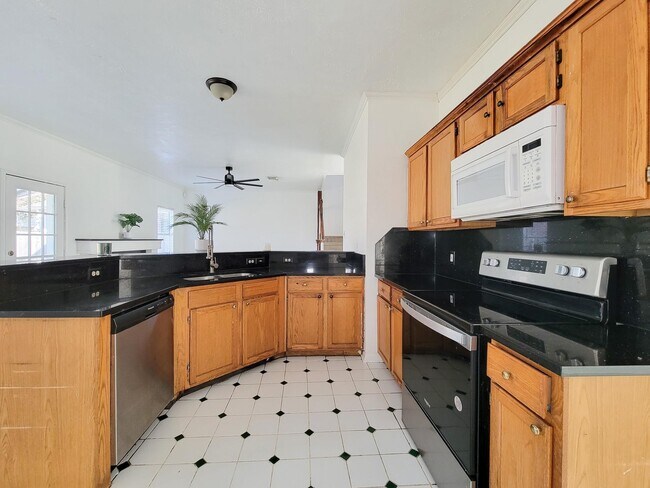 Building Photo - 17614 Glenmark Dr