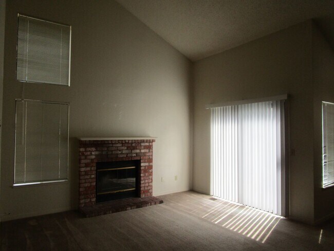 Building Photo - Beautifully Maintained Fairfield Home