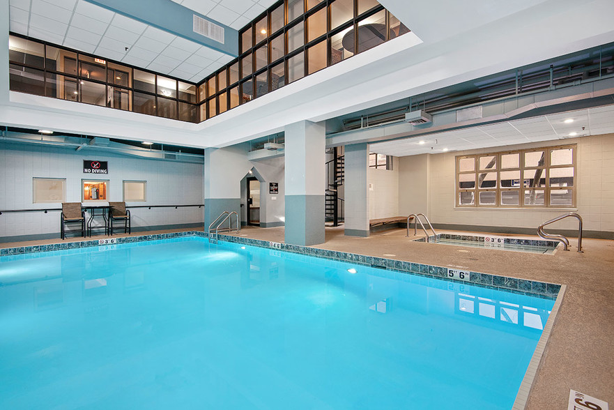 100 W. Chestnut - Indoor Pool & Spa - 100 West Chestnut Apartments