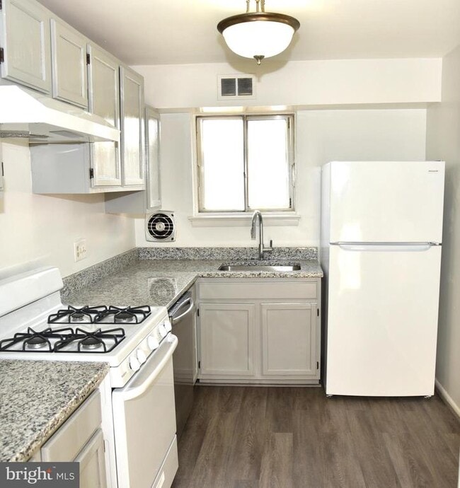 Building Photo - 11326 Cherry Hill Rd