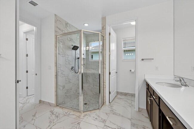 Building Photo - 11650 SW Moon River Way