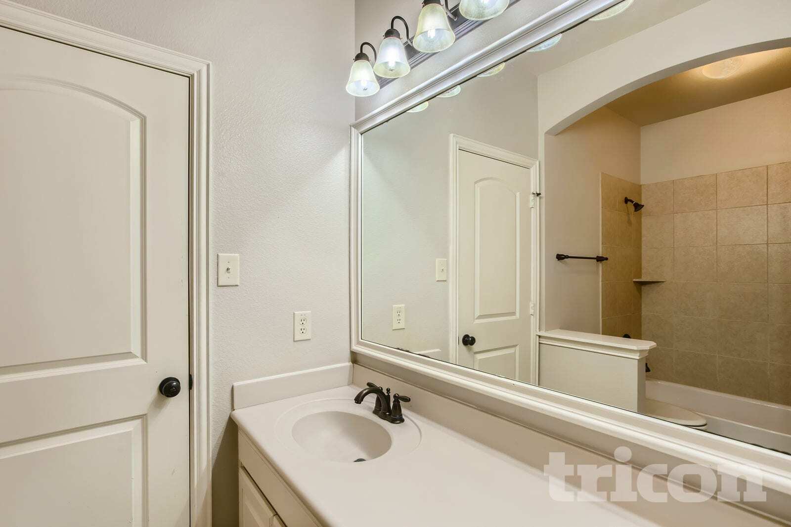 Building Photo - 396 Florence Dr