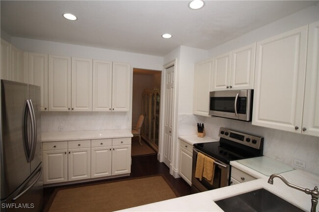 Building Photo - 1370 Mariposa Cir