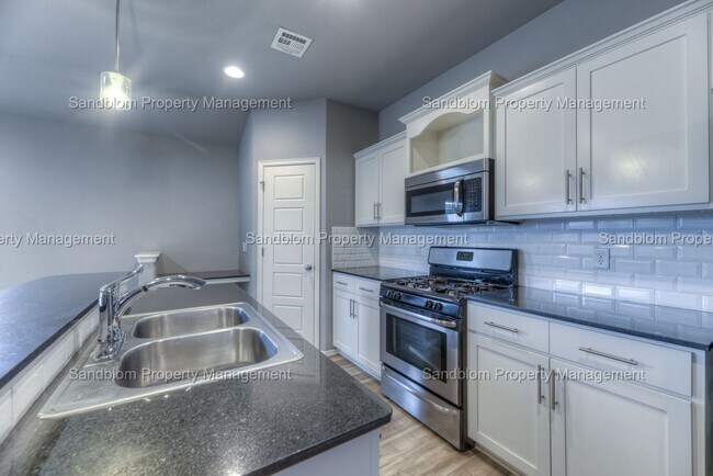 Building Photo - FOR LEASE | Jenks | $1900 Rent + $1900 Dep...