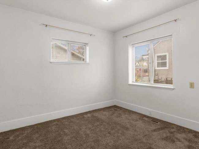 Building Photo - 5428 S Cedar St