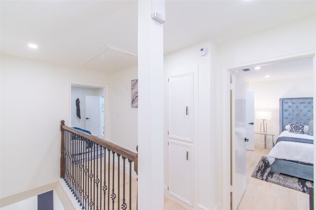 Building Photo - 727 Bunker Hill Rd