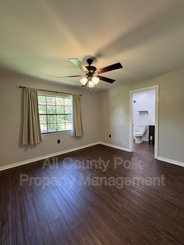 Building Photo - 8601 Sunnydale Ln