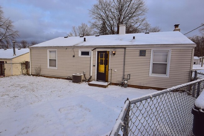 Building Photo - Updated 3 bedroom south side South Bend IN...