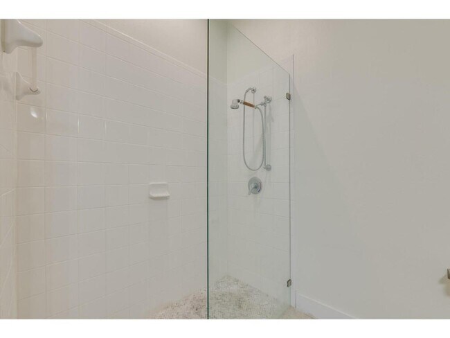 Building Photo - 2400 Louis Henna Blvd