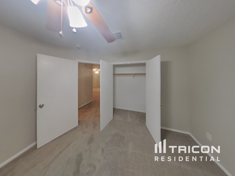 Building Photo - 1700 Wildrose Dr