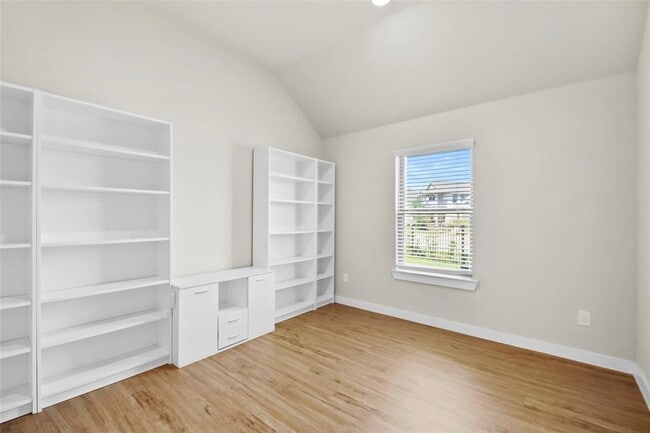 Building Photo - 18811 Cottonwood Bayou Ct