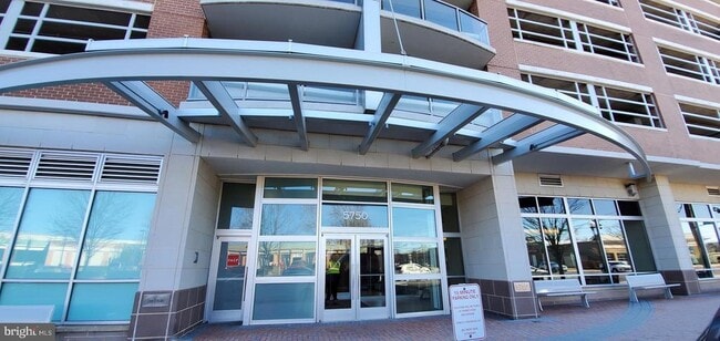 Building Photo - 5750 Bou Ave
