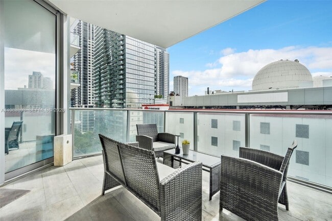 Building Photo - 851 NE 1st Ave