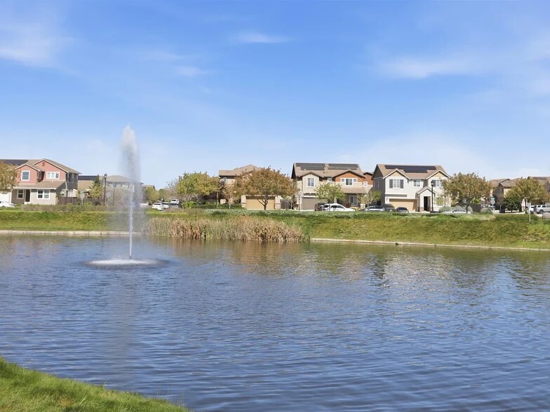 Building Photo - 464 Coolcrest Dr