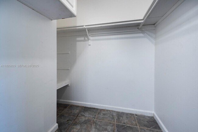 Building Photo - 1405 Miami Rd