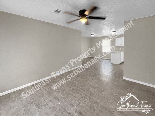 Building Photo - 620 Smelker Ave