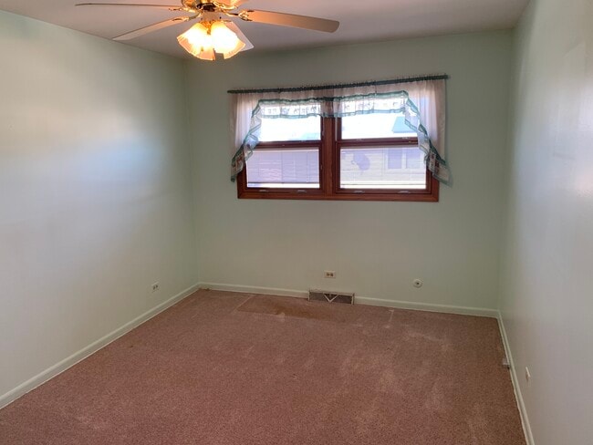 Building Photo - 7609 Hayenga Ln