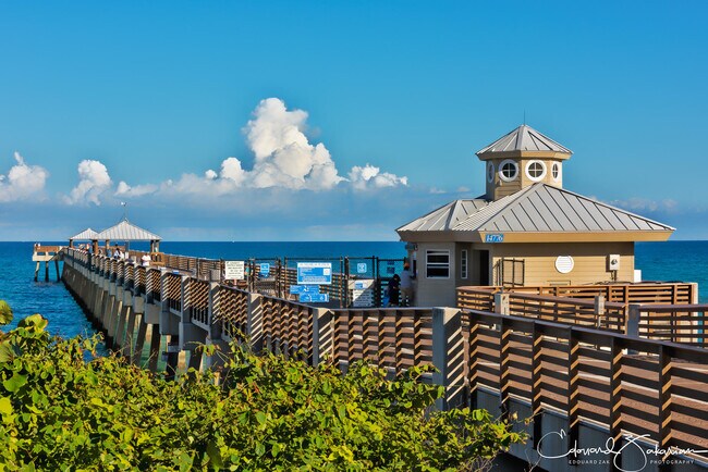Building Photo - 905 Shore Dr