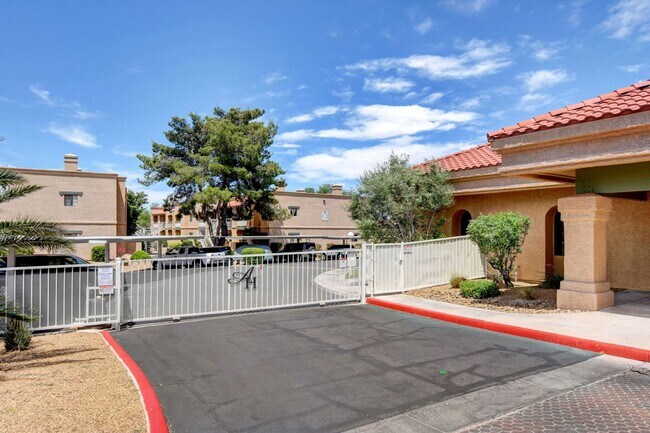 Building Photo - Charming 2 Bed 2 Bath!