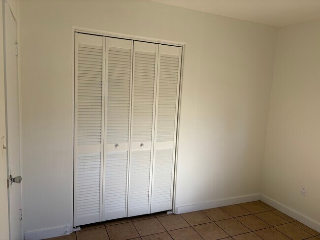 Building Photo - 1207 Crestwood Dr