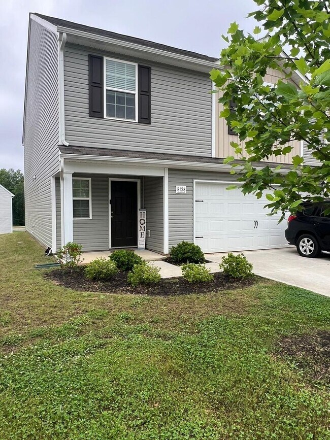 Building Photo - Spacious 4BR House in Charlotte