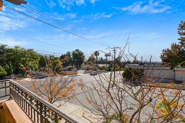 Building Photo - 985 N Michillinda Ave